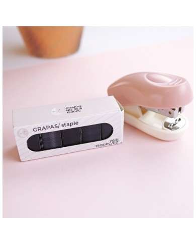 Grapadora color rosa + grapas negras