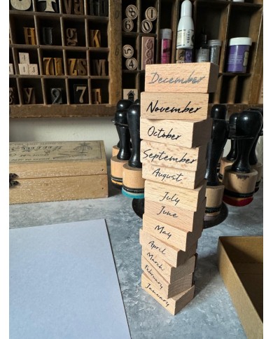 Sellos de madera y goma (meses del año en ingles)