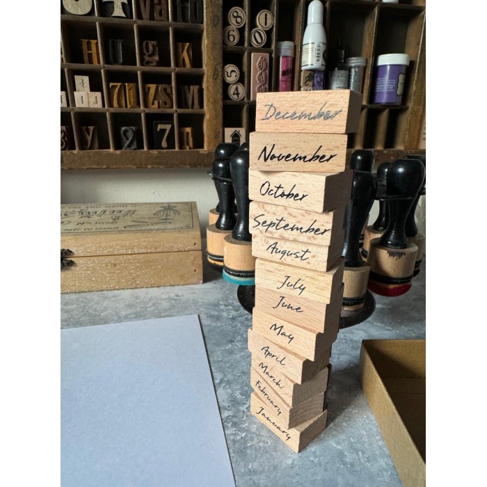 Sellos de madera y goma (meses del año en ingles)