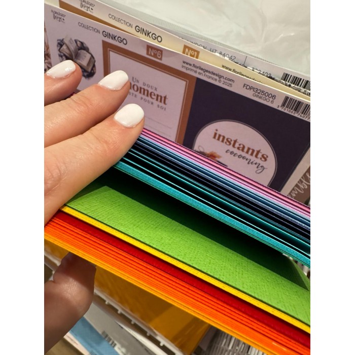 Cartulinas surtidas de colores por 1 unidad, tamaño 30x30cmts