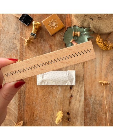 Sello madera Costura – RAICES