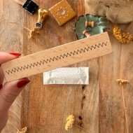 Sello madera Costura – RAICES